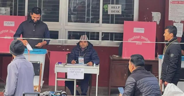 लामिछानेले काठमाण्डूको क्षेत्र नम्बर ३ स्थित उपत्यका खानेपानी लिमिटेडको मतदान केन्द्रमा भोट खसालेका हुन्।