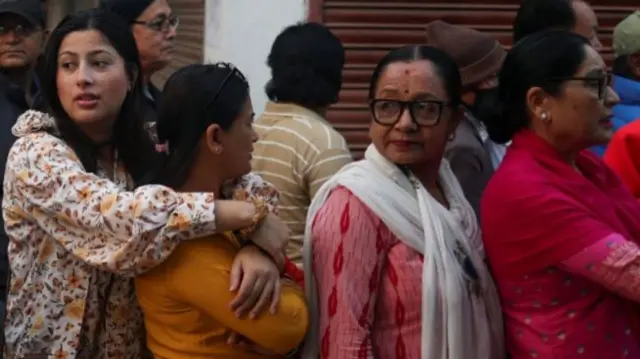 नेपाल में वोटिंग शुरू हो गई है