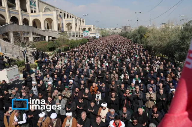 حضور جماهيري لصلاة الجمعة في طهران