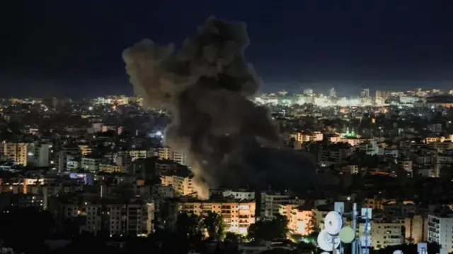 ප්‍රහාරවලින් පසු දුමාරයක් නැගුණා.