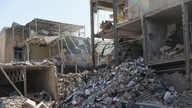 ইসরায়েল ও মার্কিন হামলায় তেহরানে ধ্বংস হওয়া ভবন