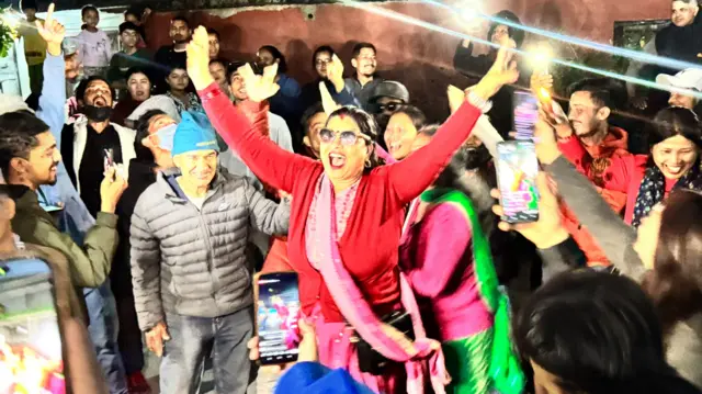 मतपरिणामपछि नाच्दै