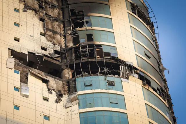 Здание, атакованное иранским дроном в Манаме, столице Бахрейна