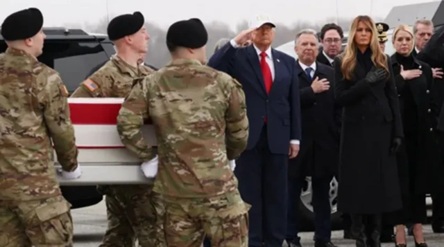 Трамп отдает честь погибшим солдатам