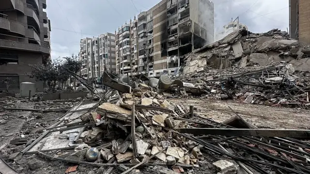 ইসরায়েলের হামলায় ধ্বংসস্তূপে পরিণত হয়েছে লেবাননের অনেক এলাকা