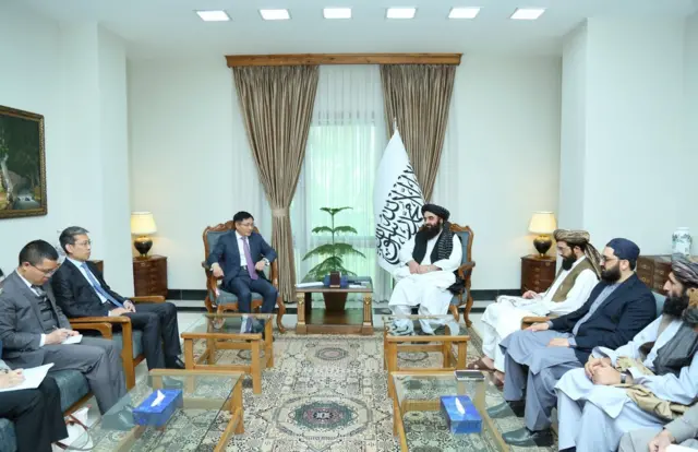 د چین ځانګړی استازي کابل کې د امیر خان متقي سره کتلي