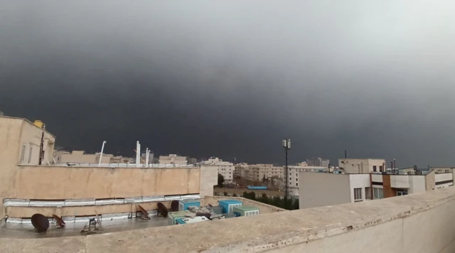 آسمون تهران نزدیک ساعت ۹ صبح روز یکشنبه ۱۷ اسفند ماه