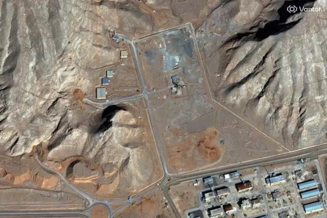 Imagem de satélite mostra entradas de túneis cobertas com terra no complexo nuclear de Isfahan
