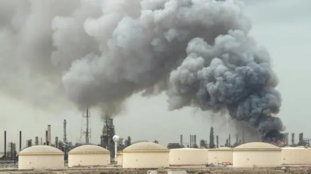 በነዳጅ ማውጫ፣ መጣሪያ እና ማስተላለፊያዎች ላይ በሚፈጸም ጥቃት ምክንያት አቅርቦቱ ተስተጓጉሏል