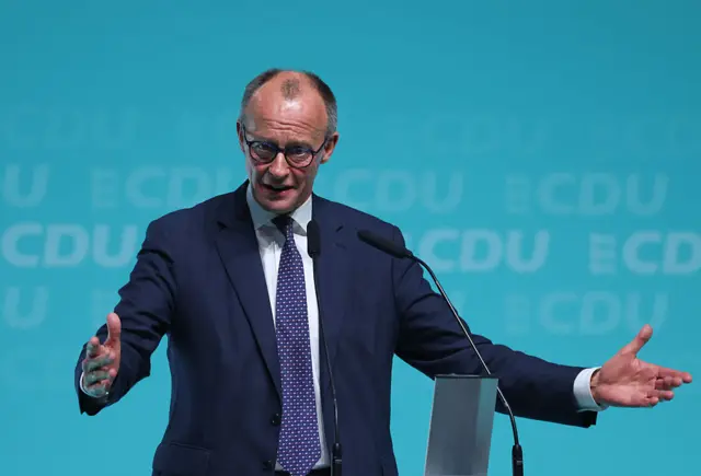 Almanya Başbakanı ve Alman Hristiyan Demokratlar Partisi (CDU) lideri Friedrich Merz, 6 Mart 2026'da Baden-Württemberg'de yapılacak eyalet seçimleri öncesinde CDU'nun son kampanya mitinginde konuşma yaparken