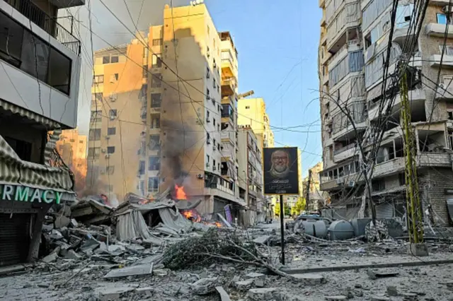 በቤይሩት ደቡባዊ ክፍል በሚገኝ ስፍራ ላይ የእስራኤል ጦር የፈጸመውን ጥቃት ተከትሎ የተነሳ የእሳት ቃጠሎ