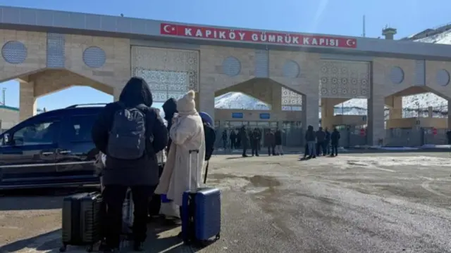 Imagem da fronteira entre Irã e Turquia, registrada em 1º de março