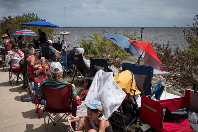 Espectadores en el parque Space View