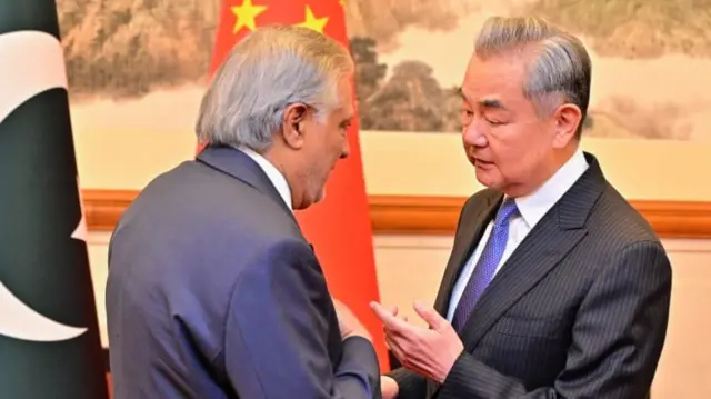 इसहाक़ डार और वांग यी