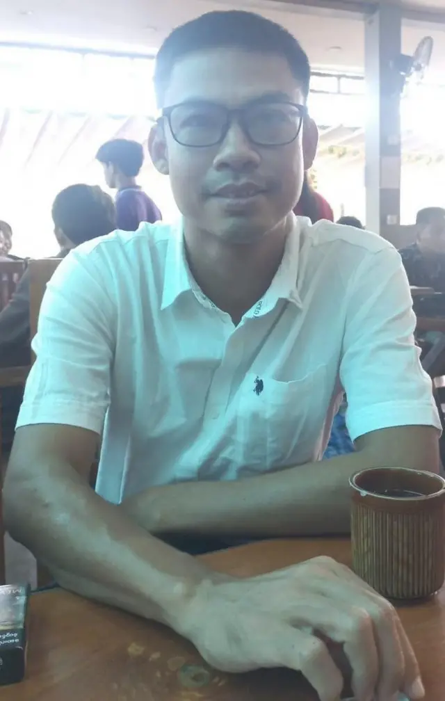 ရန်ကုန်မြို့မှာ ဖမ်းဆီးခံရတဲ့ ကိုဂျိမ်းဟာ မြောင်းမြအကျဉ်းထောင်ကနေ ပြန်လွတ်လာပါတယ်။