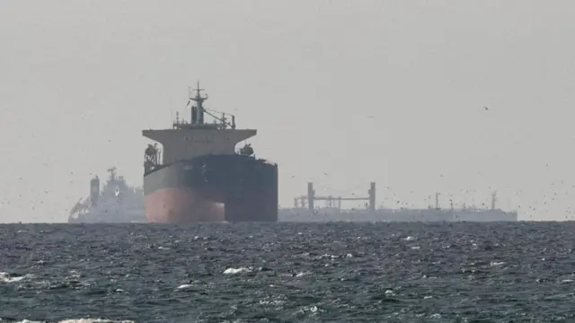 ஹோர்மூஸ் நீரிணையை கடந்த 18 கப்பல்கள்