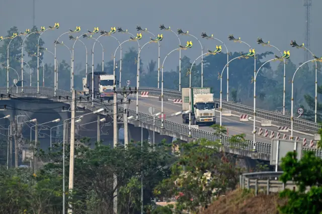 ၂၀၂၄ ခုနှစ် ဧပြီတုန်းက မြဝတီ - မဲဆောက် အမှတ် ၂ ချစ်ကြည်ရေးတံတားကို ထိုင်းနိုင်ငံဘက်ခြမ်းကတွေ့ရစဉ်