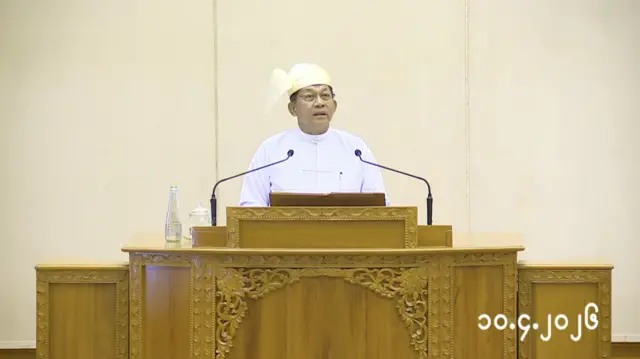 သမ္မတဖြစ်လာတဲ့ ဦးမင်းအောင်လှိုင် က ပထမဆုံးမိန့်ခွန်းပြောနေစဉ်