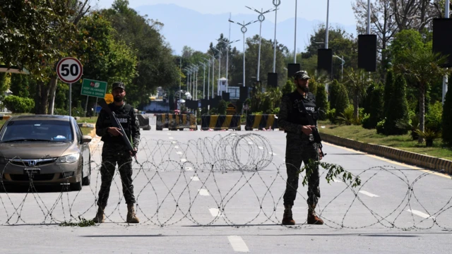 በፓኪስታን እንደሚካሄድ ለሚጠበቀው ድርድር በዋና ከተማዋ ኢስላማባድ የሚገኙ መንግዶች ተዘግተዋል