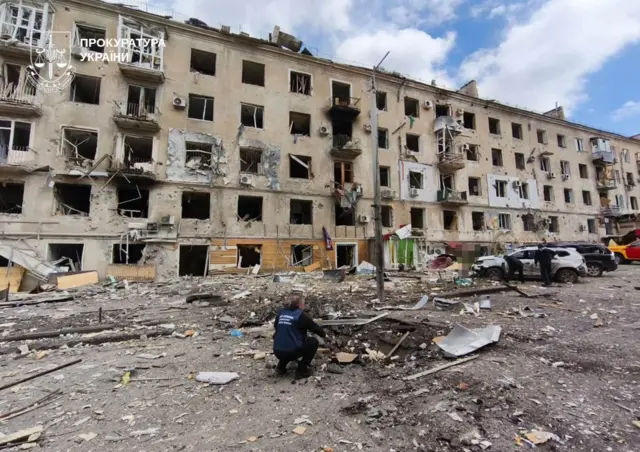 Краматорск регулярно подвергается обстрелом, в городе много разрушений