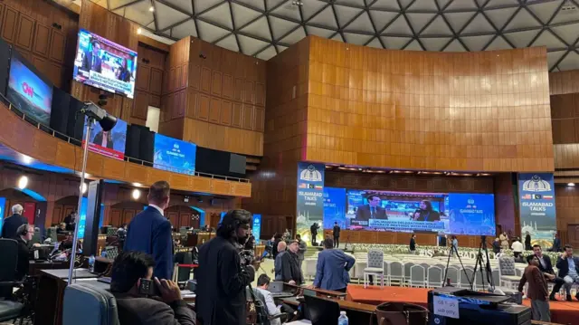 اسلام اباد کې هغه خونه چې خبریالان په کې وو.