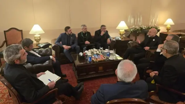 جلسه هیئت ایرانی پیش از آغاز مذاکرات اسلام‌آباد