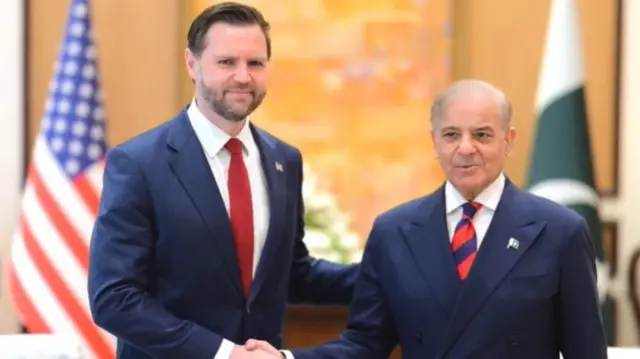 अमेरिकी उपराष्ट्रपति जेडी वेंस और पाकिस्तानी प्रधानमंत्री शहबाज़ शरीफ़