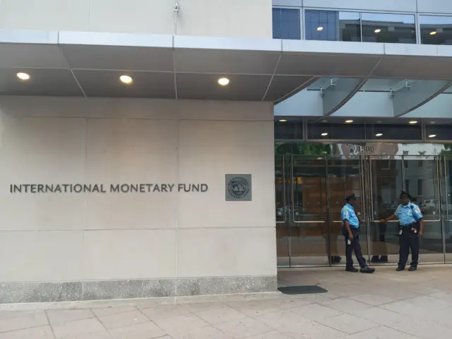 مدخل مقر صندوق النقد الدولي في واشنطن