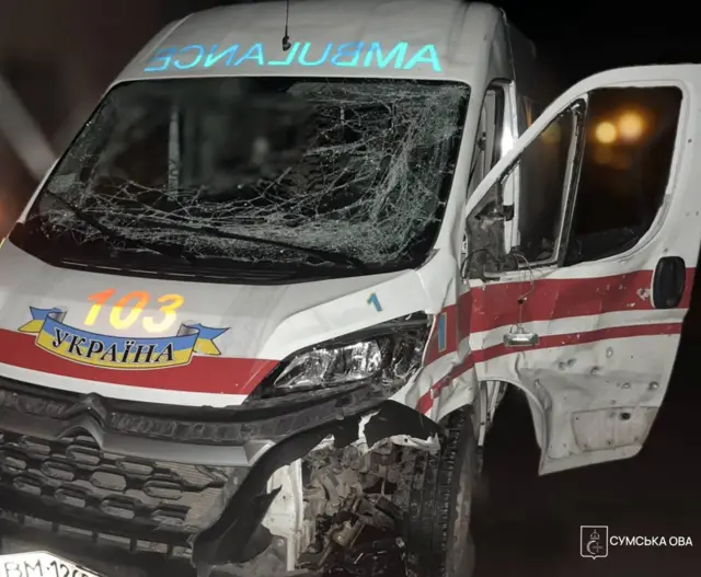 Поврежденный автомобиль скорой помощи