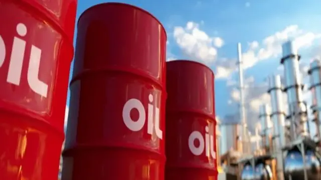 براميل نفط.