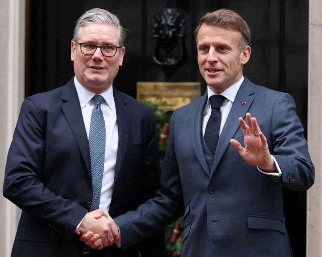 የዩኬው ጠቅላይ ሚኒስትር ኪር ስታርመር እና የፈረንሳይ ፕሬዝዳንት ኢማኑኤል ማክሮን