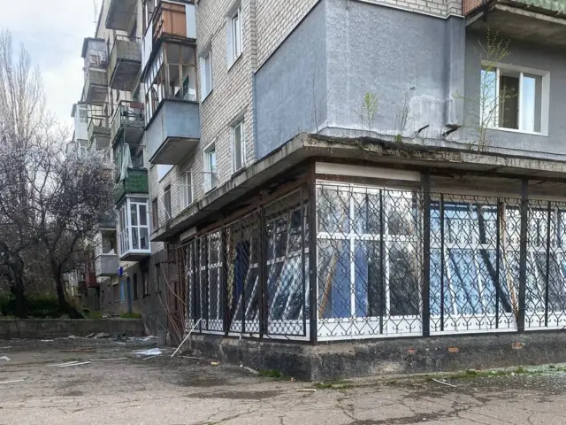 Поврежденный дом.