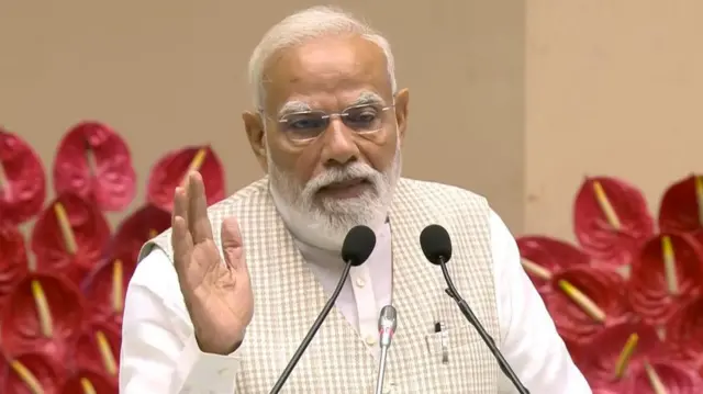 नरेंद्र मोदी