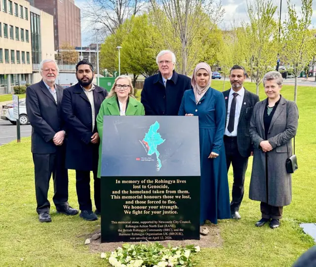 နယူးကာဆယ်မှာ စိုက်ထူခဲ့တဲ့ ရိုဟင်ဂျာကျောက်တိုင်