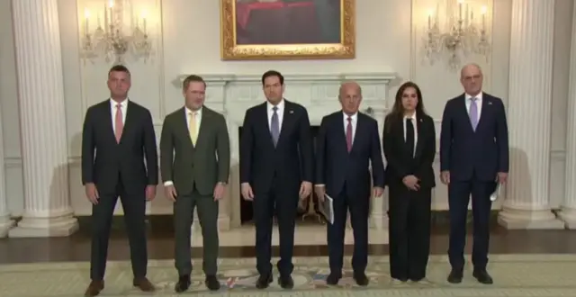 صورة جماعية للوفود