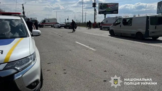 выбоины на асфальте на месте удара