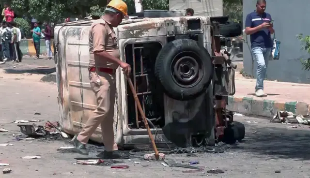 नोएडा में श्रमिकों का प्रदर्शन