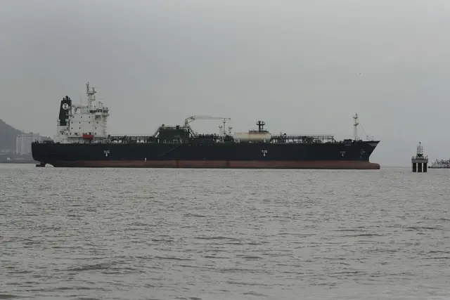 होर्मुज़ स्ट्रेट में जहाज़