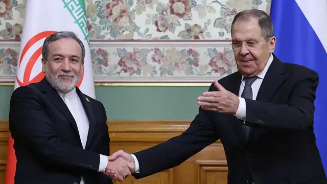 روسی وزیر خارجہ سرگئی لاوروف اور ایرانی وزیر خارجہ عباس عراقچی