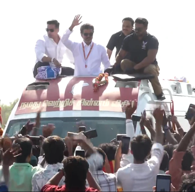 விஜய் பரப்புரை கூட்டத்தில் பலர் மயக்கம்