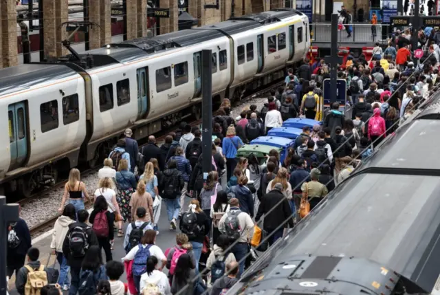 تغییر مسیر میلیون‌ها مسافر از مناطق تحت تاثیر جنگ در خاورمیانه