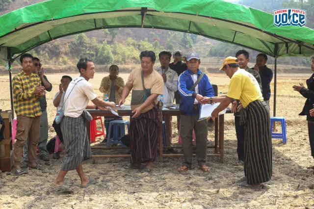 လိုဘာခိုကျေးရွာနဲ့ ယပ်ခူကျေးရွာ ဆွေမျိုးစုတွေလက်ဆွဲနှုတ်ဆက်ခဲ့ကြ