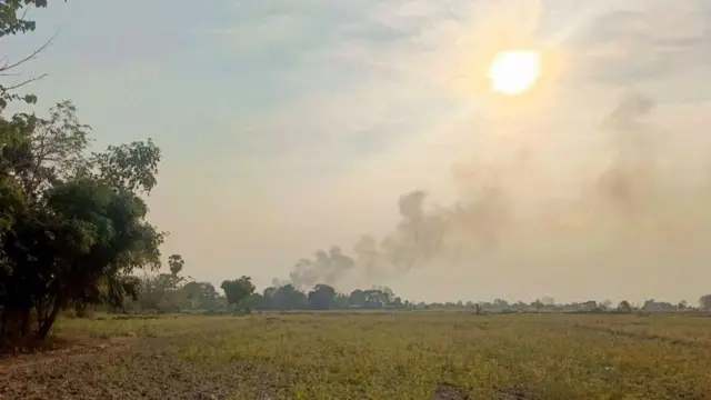 ဧပြီ ဒုတိယအပတ်က နတ်တလင်းက ကျွန်းလေးပင်ရွာ မီးလောင်နေတဲ့မြင်ကွင်း