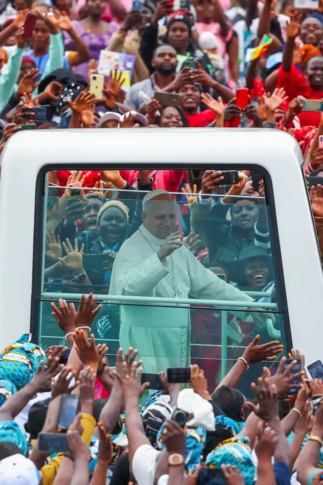 پاپ لئون به کامرون سفر کرده است