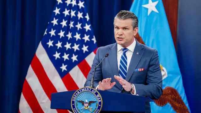 Pete Hegseth mu kiganiro n'abanyamakuru kuri uyu wa kane
