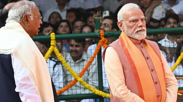 मोदी खड़गे