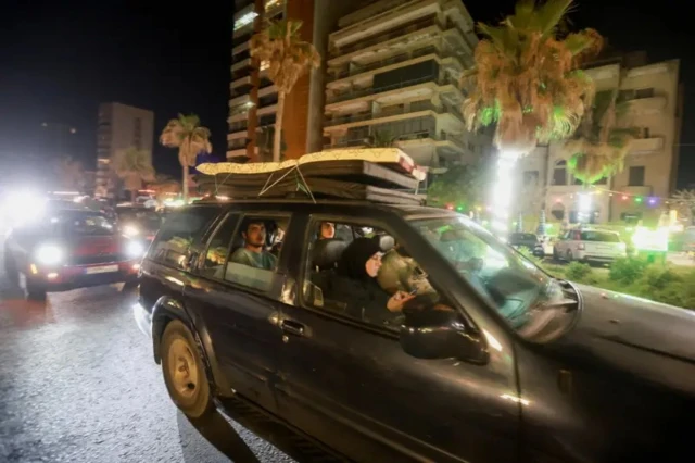 Koonfurta Lubnaan dad badan ayaa ku laabanaya kuwaas oo halkaasi duqeymo uga barakacay