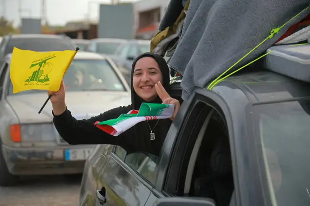 لبنان اور اسرائیل کے درمیان 10 روزہ جنگ بندی کے اعلان کے بعد نقل مکانی کرنے والے اپنے گھروں کو لوٹ رہے ہیں