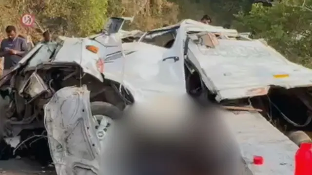 வால்பாறையில் வேன் கவிழ்ந்து 6 பேர் பலி - என்ன நடந்தது?