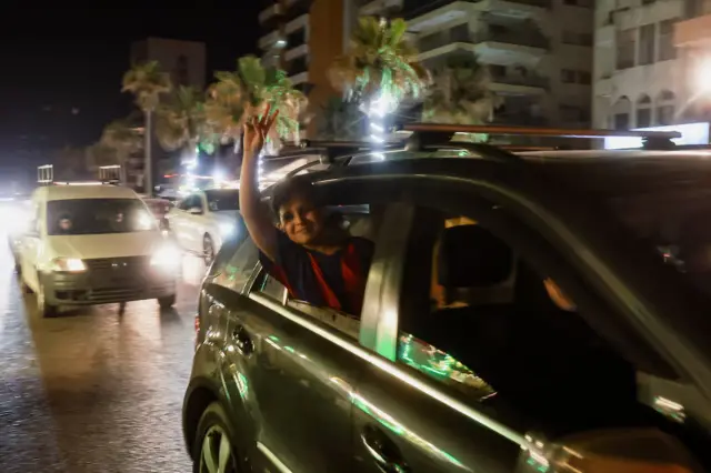 Abantu banezerewe kubera gusubira mu ngo zabo i Sidoni, mu bumanuko bwa Libani